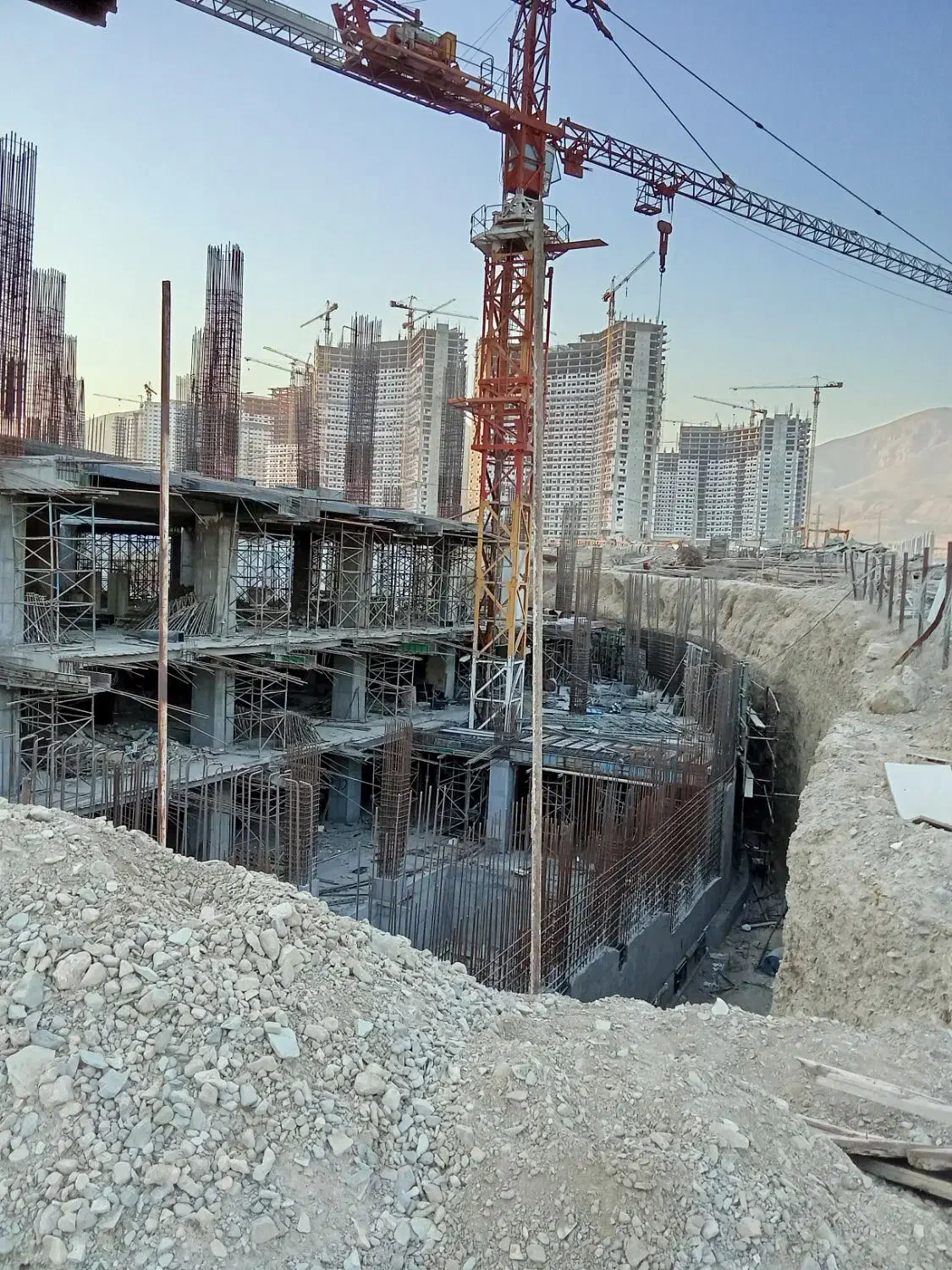 اجرای  فنداسیون قالب بندی ارماتور بندی واستخر|خدمات پیشه و مهارت|بروجرد, |دیوار