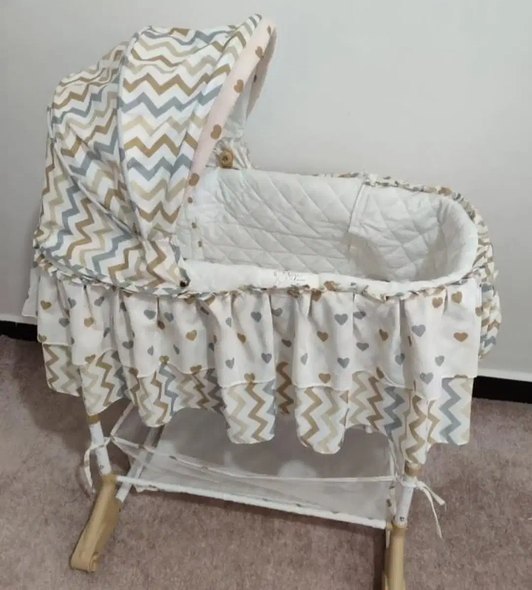 گهواره کنارمادر|تخت و صندلی بچه|دزفول, |دیوار