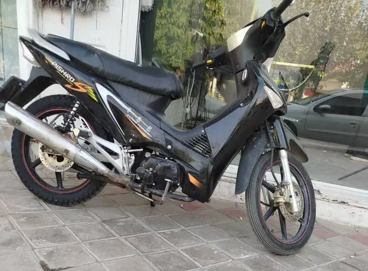 بی کلاچ پیشرو۱۳۵|موتورسیکلت|شاهینشهر, عطار|دیوار