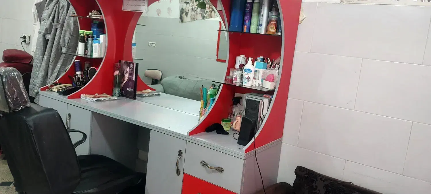 دکور اراشگاه|آرایشگاه و سالن‌های زیبایی|همدان, |دیوار