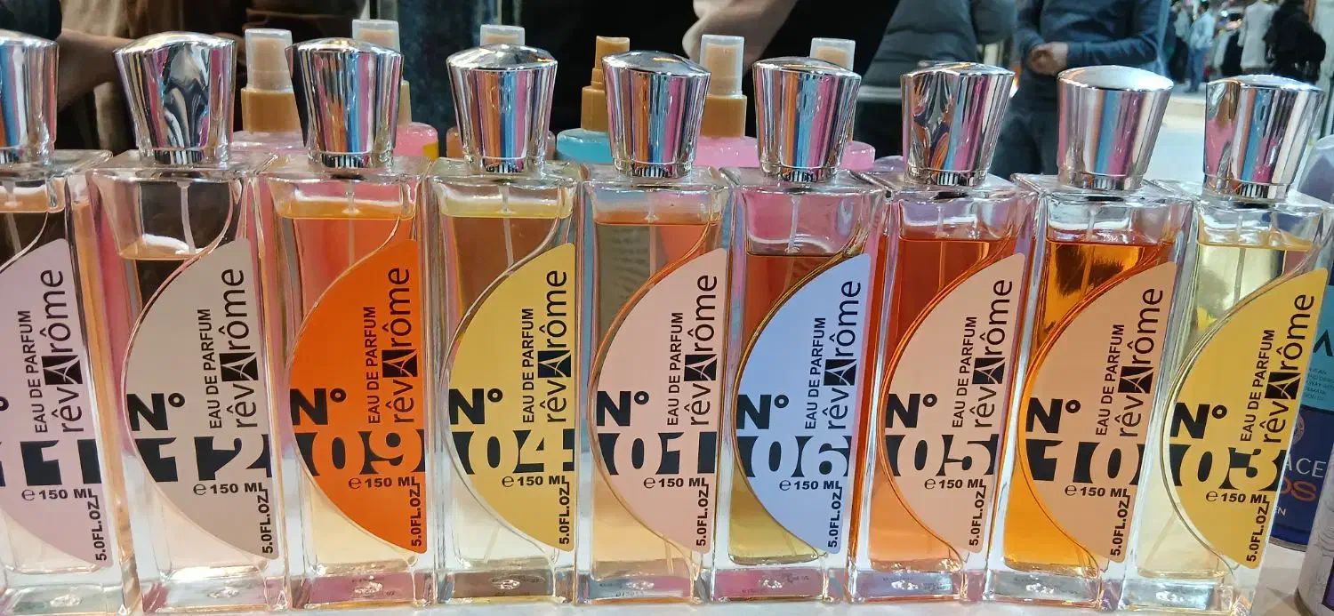 عرضه کننده انواع عطر در اصفهان|آرایشی، بهداشتی، درمانی|اصفهان, سرچشمه|دیوار