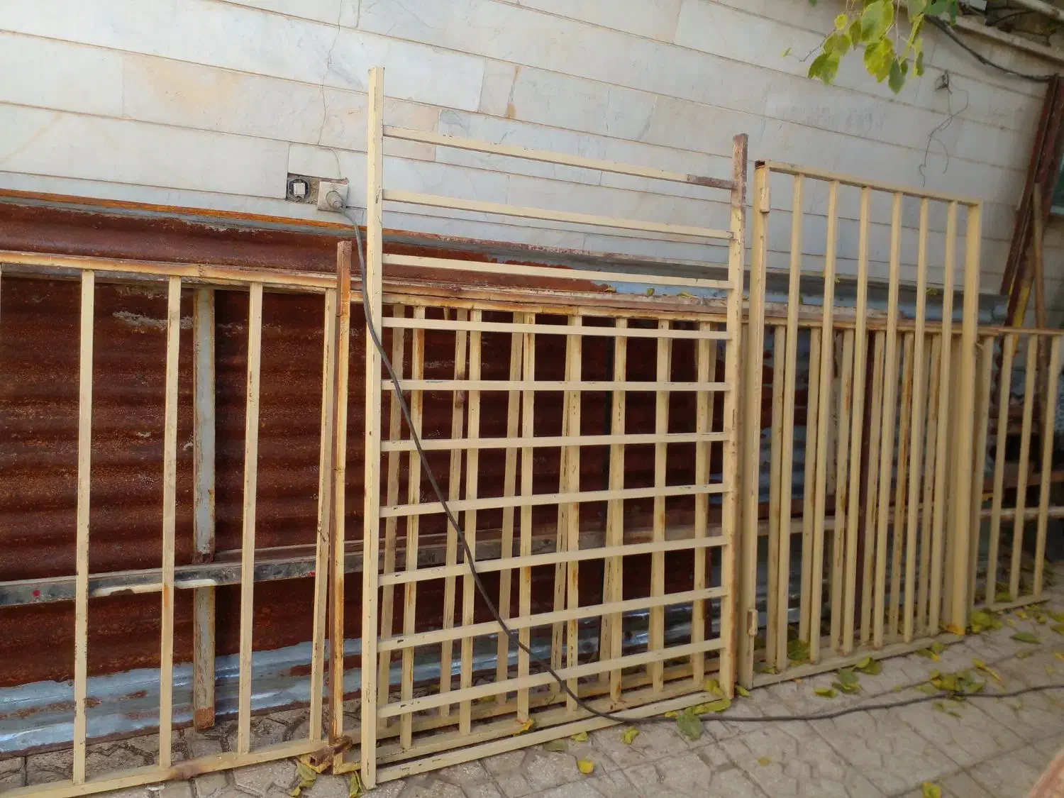 قوطی نرده نردبان درب ورق شیروانی|مصالح و تجهیزات ساختمان|اراک, |دیوار