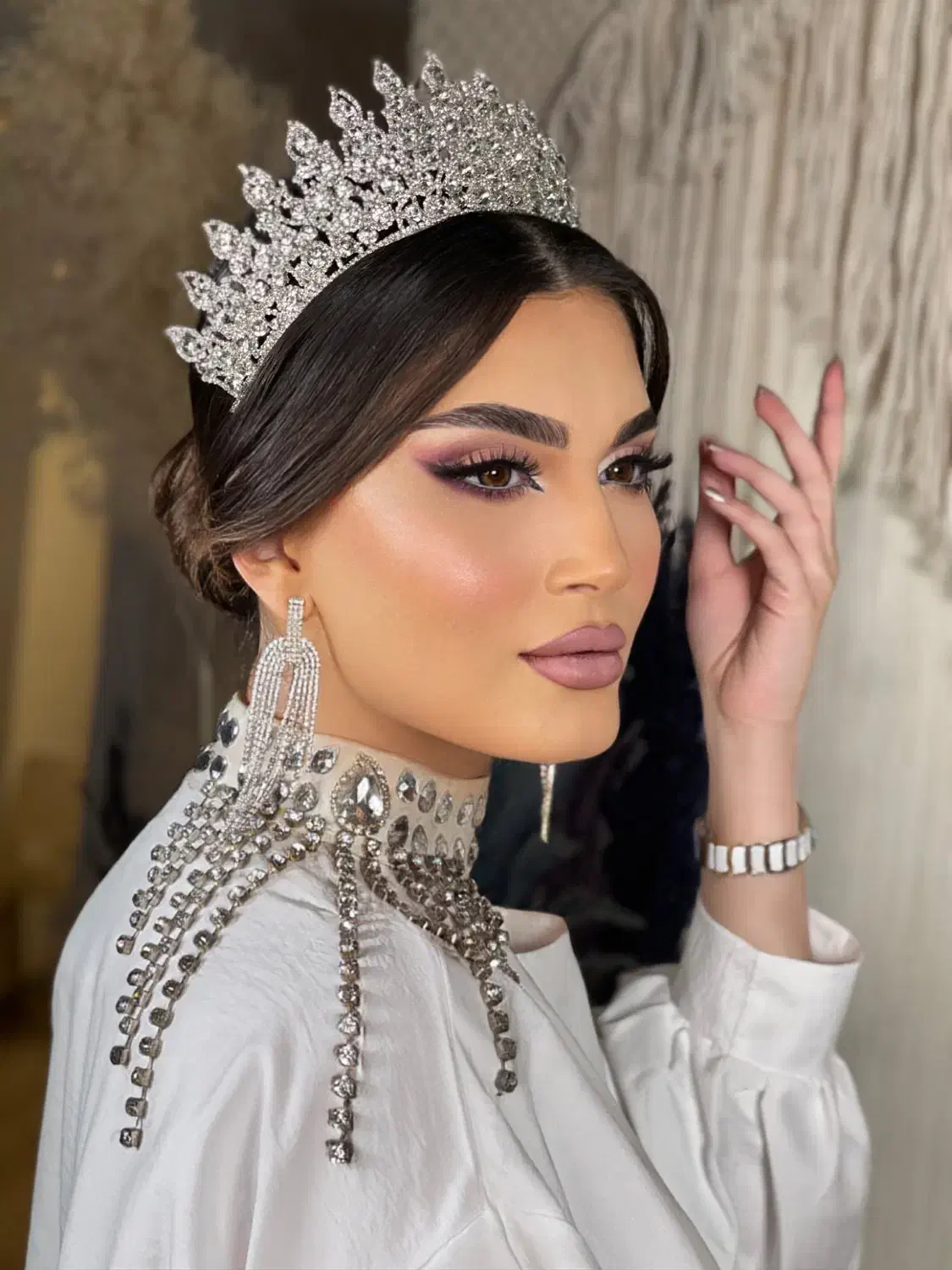 ارائه خدمات میکاپ و شنیون همراه و عروس قیمت عالی|خدمات آرایشگری و زیبایی|تهران, استاد معین|دیوار