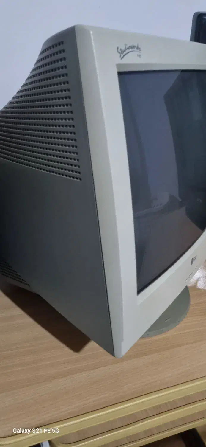 میز کامپیوتر و مانیتور|میز تحریر و کامپیوتر|نور, |دیوار