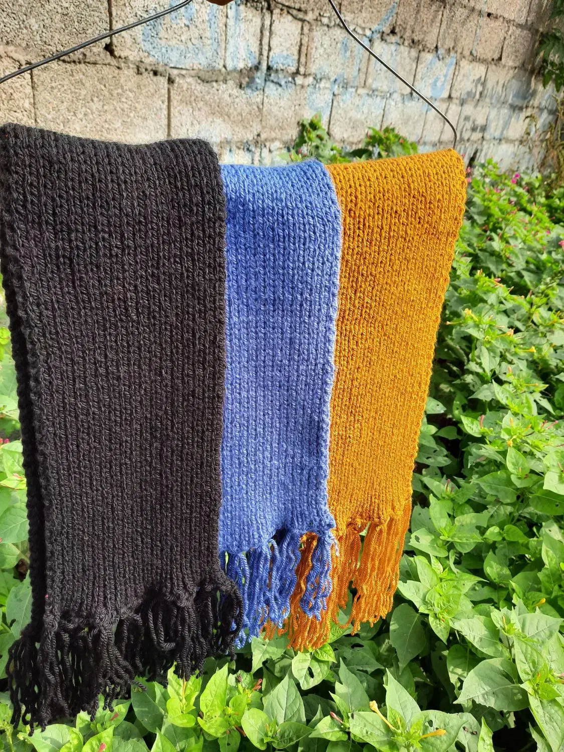 شال گردن دستبافت|لباس|رشت, هلال احمر|دیوار