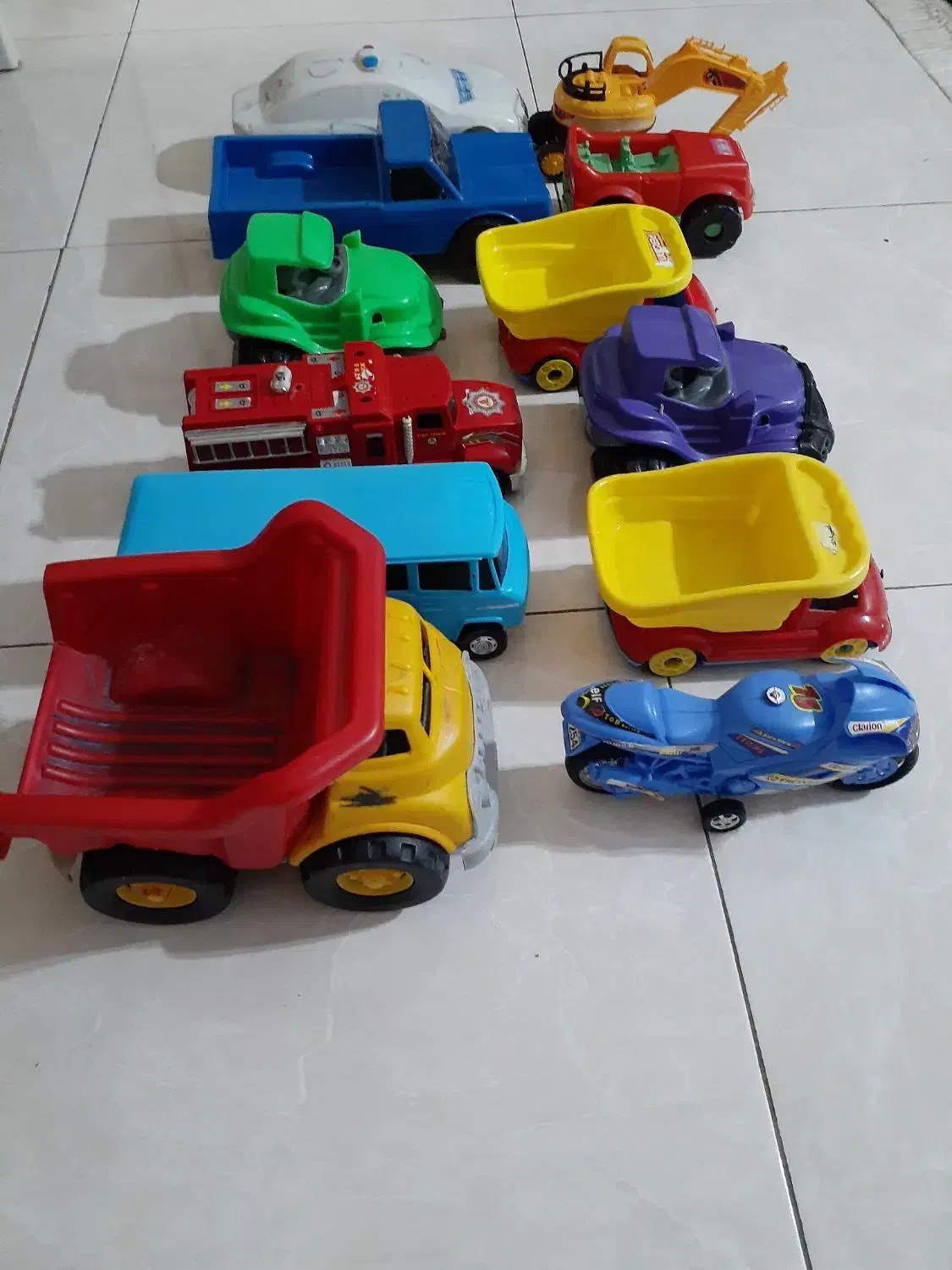 اسباب بازی ماشین|اسباببازی بچه|بومهن, |دیوار