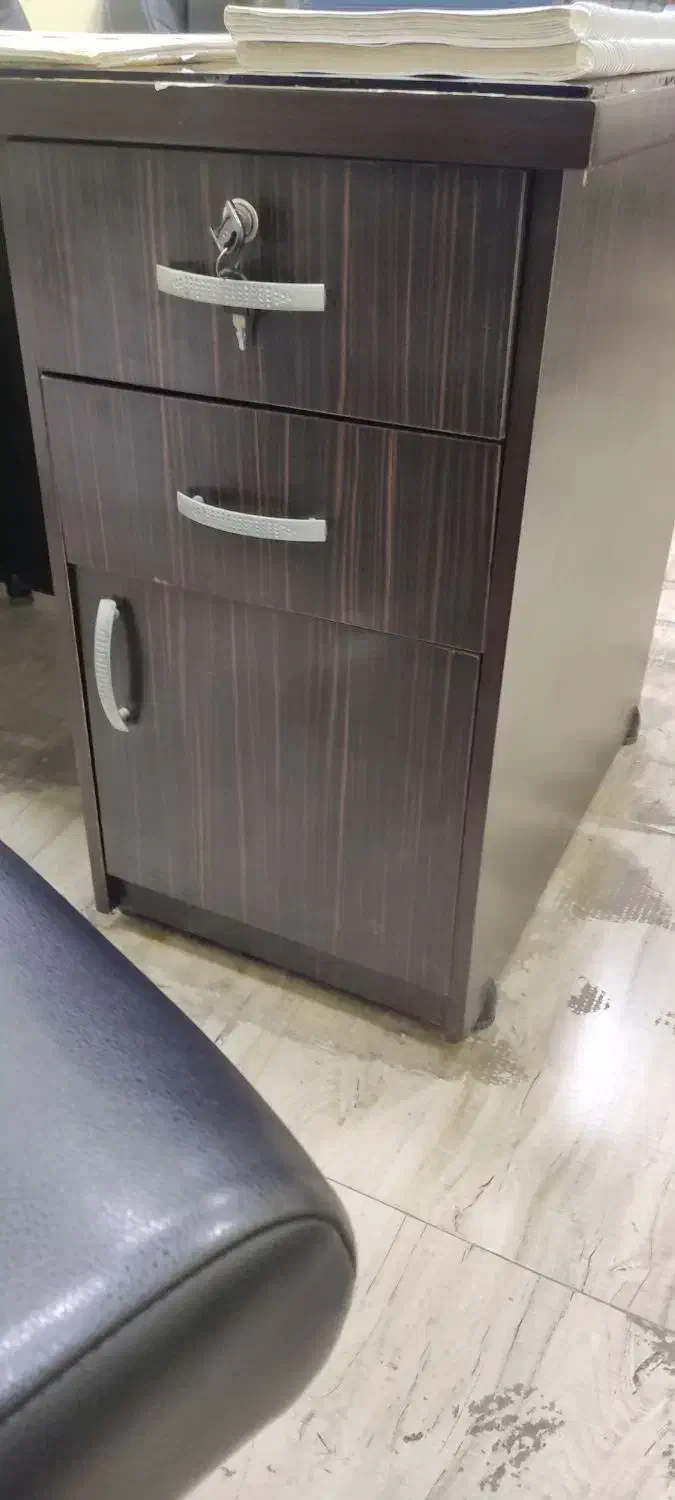 میز  مدیریتی همراه با 8عددصندلی میزبان|مبلمان اداری|گرگان, |دیوار