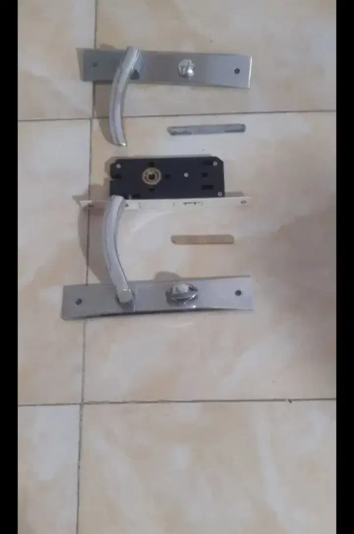 قفل درب|ابزارآلات|شهر ری, شهید غیوری (ابن باویه)|دیوار