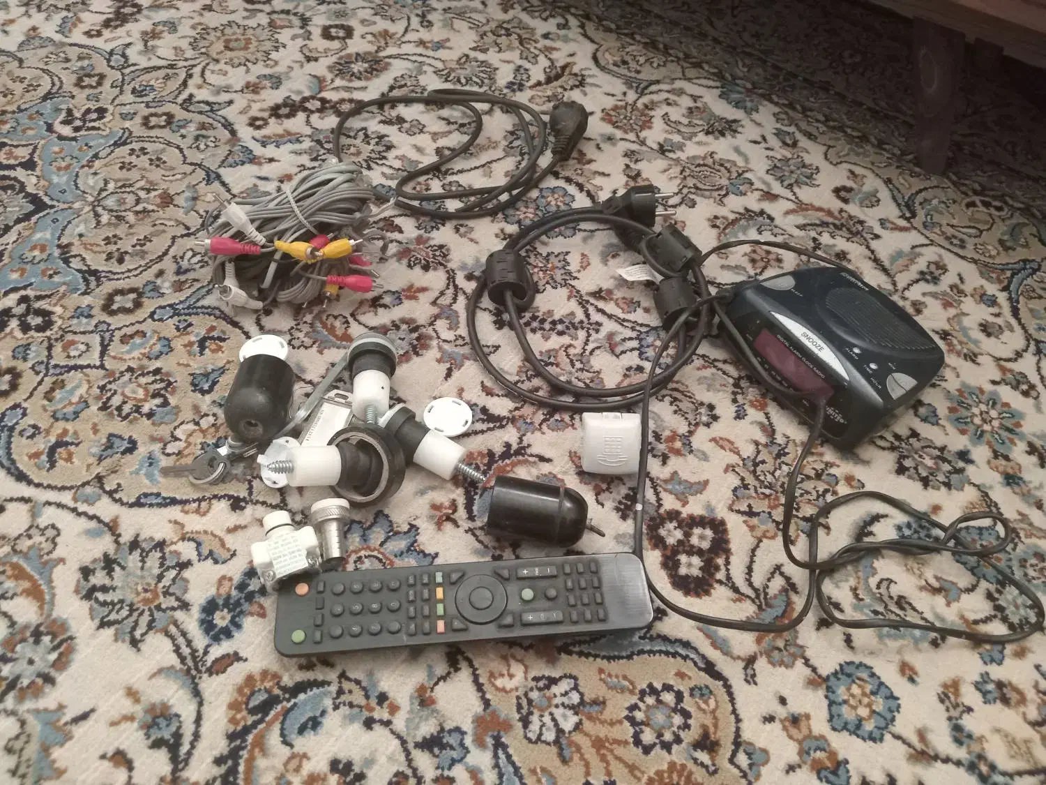 رادیوقدیمی وکابل تلوزیون کاملاسالم|صوتی و تصویری|تهران, علم و صنعت|دیوار