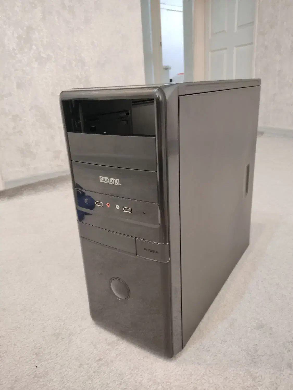 پوسته کیس سادیتا بدون هیچ خط و خشی|قطعات و لوازم جانبی رایانه|اصفهان, وحید|دیوار