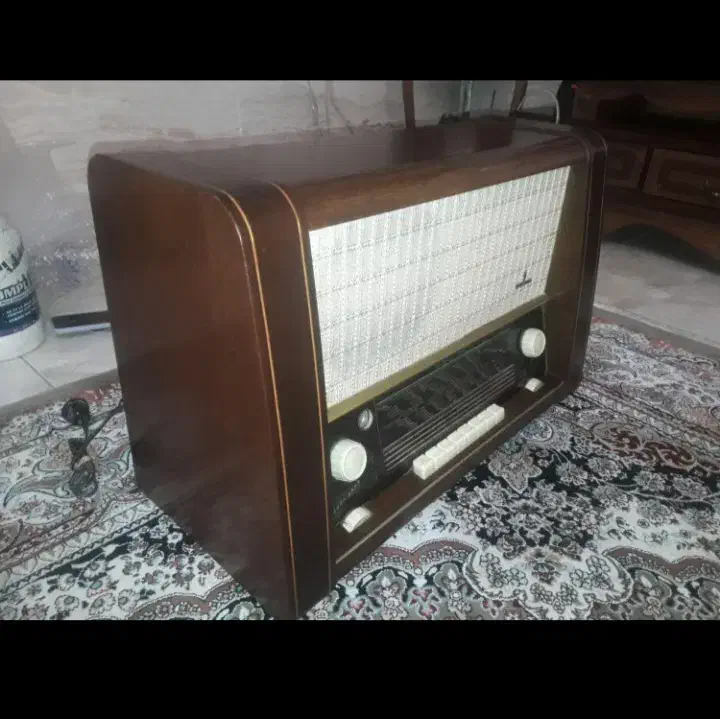 رادیو قدیمی|کلکسیون اشیاء عتیقه|اراک, |دیوار