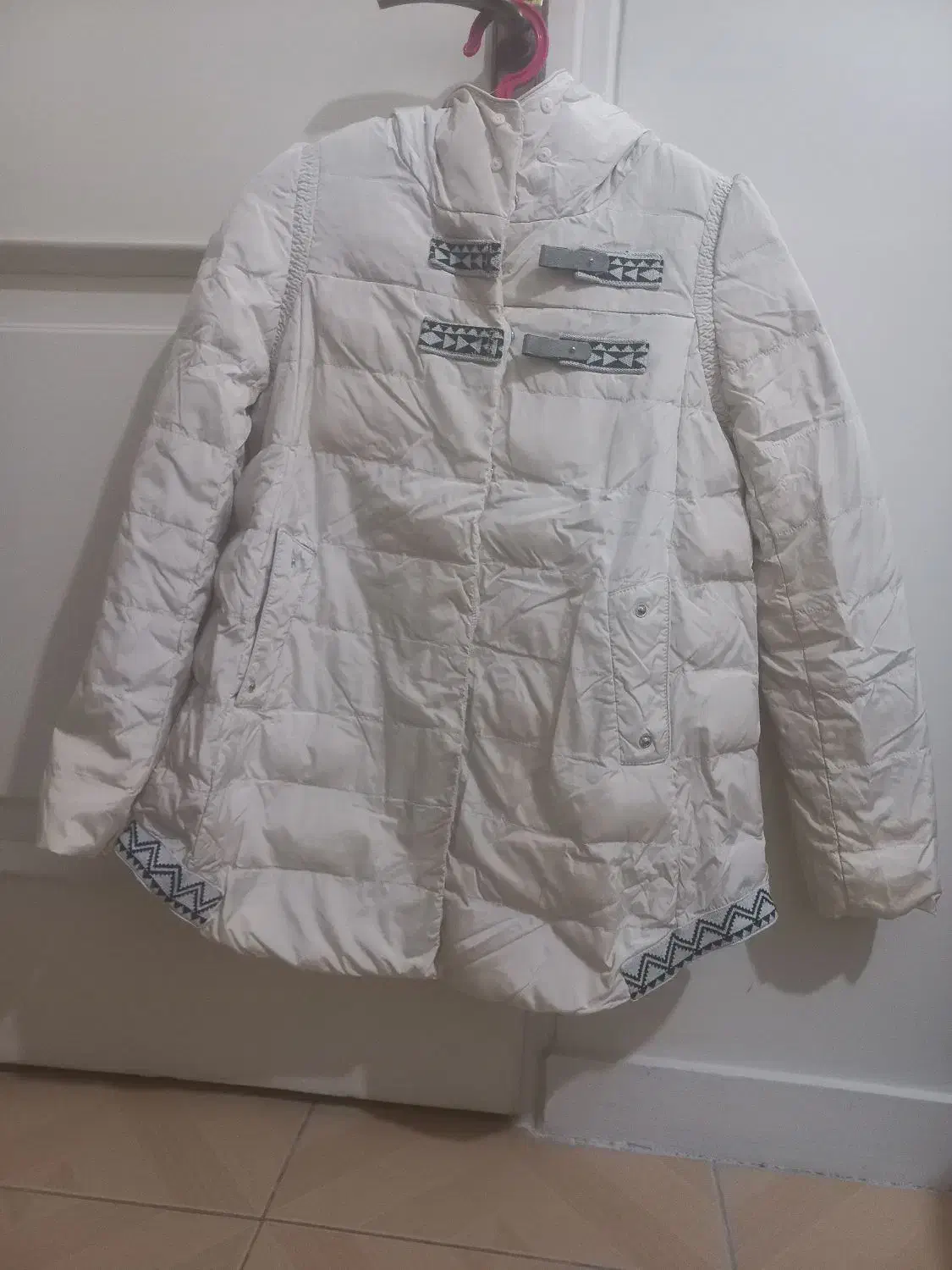 کاپشن خارجی|لباس|تهران, تسلیحات|دیوار