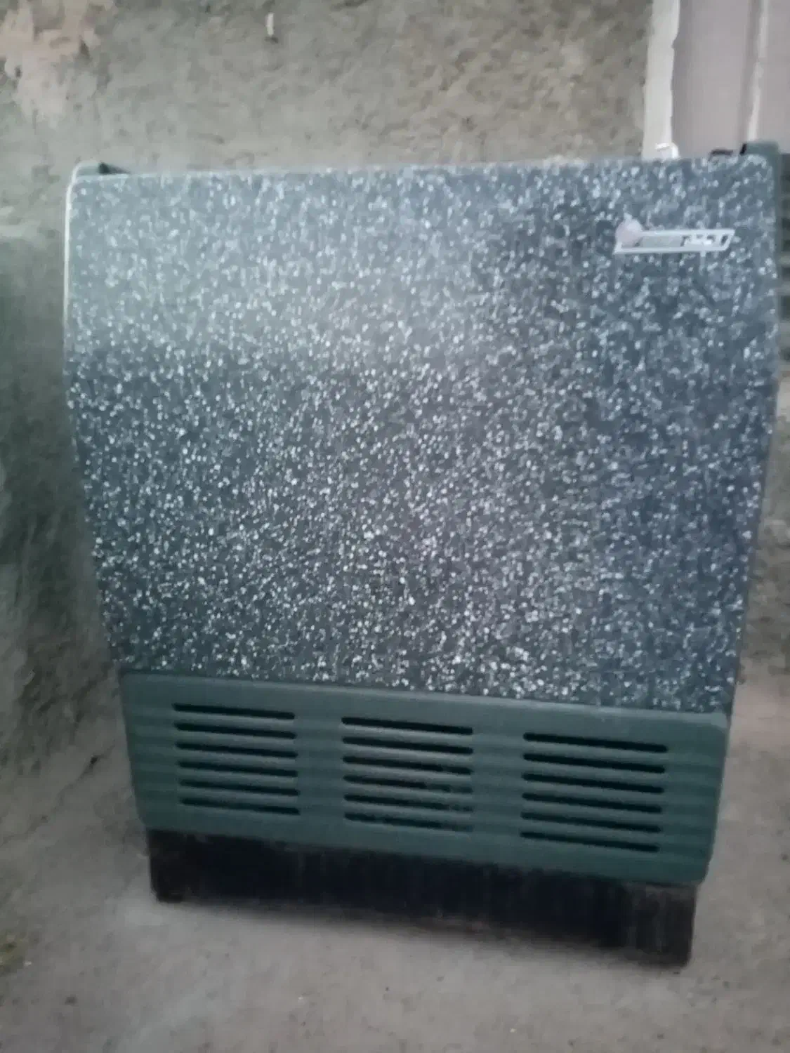 بخاری نفتی کاربراتی صفحه چدن آزمایش|بخاری، هیتر، شومینه|سرایان, |دیوار