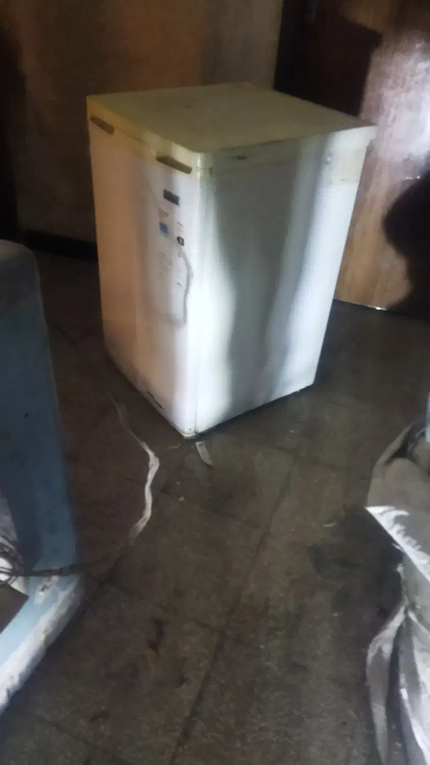 با سلام یخچال ی متری سالم سه تومن|سایر لوازم برقی|بهبهان, |دیوار