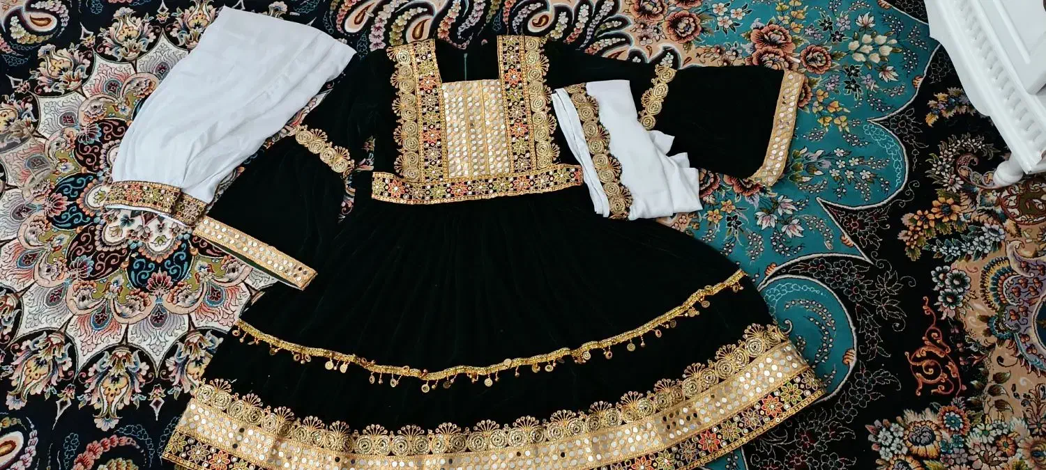 گند افغانی|لباس|قم, قلعه کامکار|دیوار