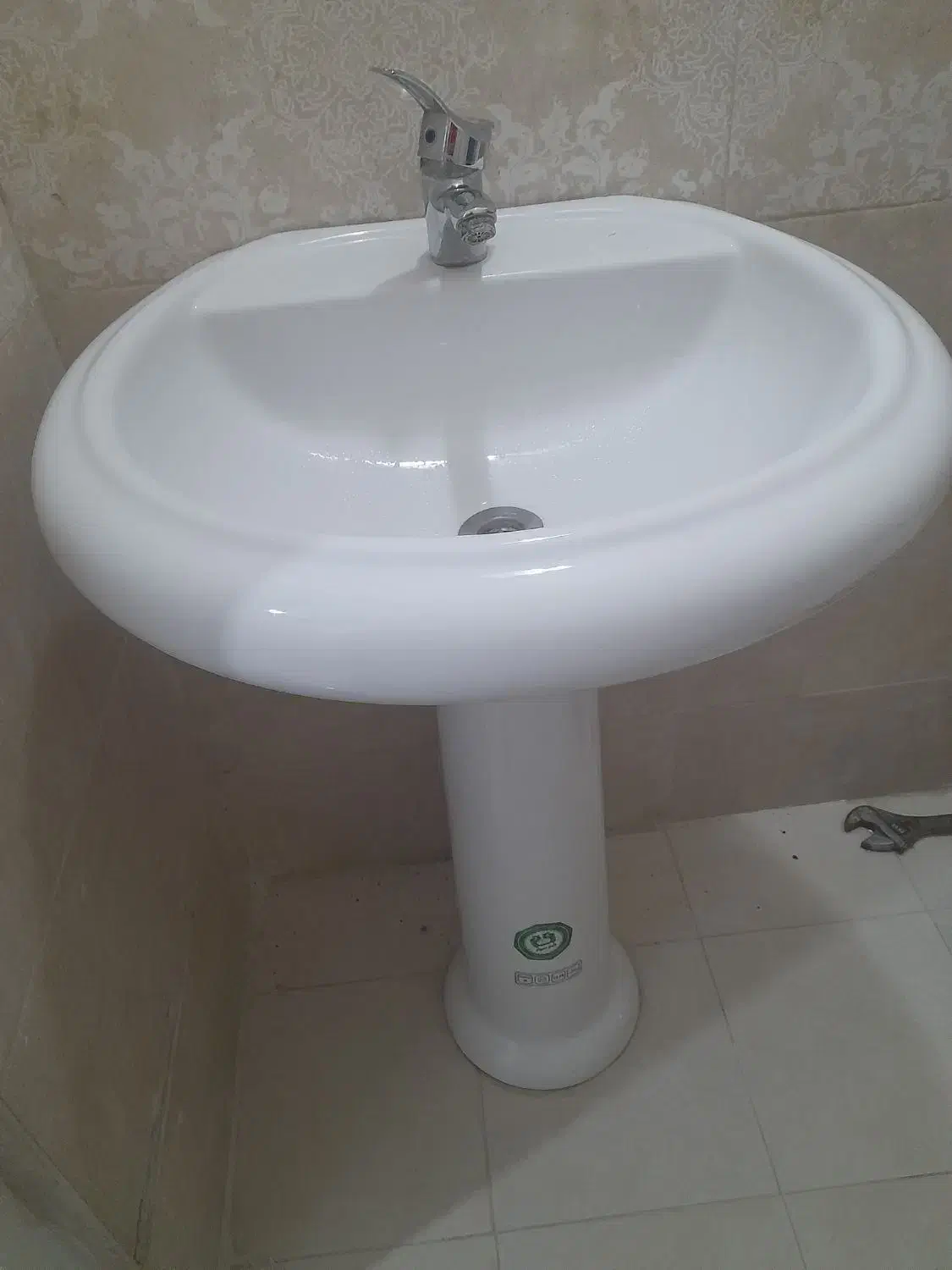 روشویی پارس سرام روی ساختمان نوساز بوده عوض کردم|لوازم سرویس بهداشتی|پاکدشت, پاکدشت (مامازند)|دیوار