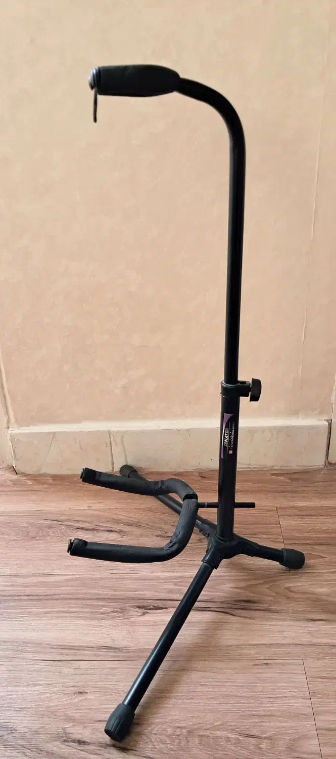 پایه گیتار اکبند و کیس برزنتی گیتار در حد|گیتار، بیس، امپلیفایر|رشت, پارک شهر|دیوار