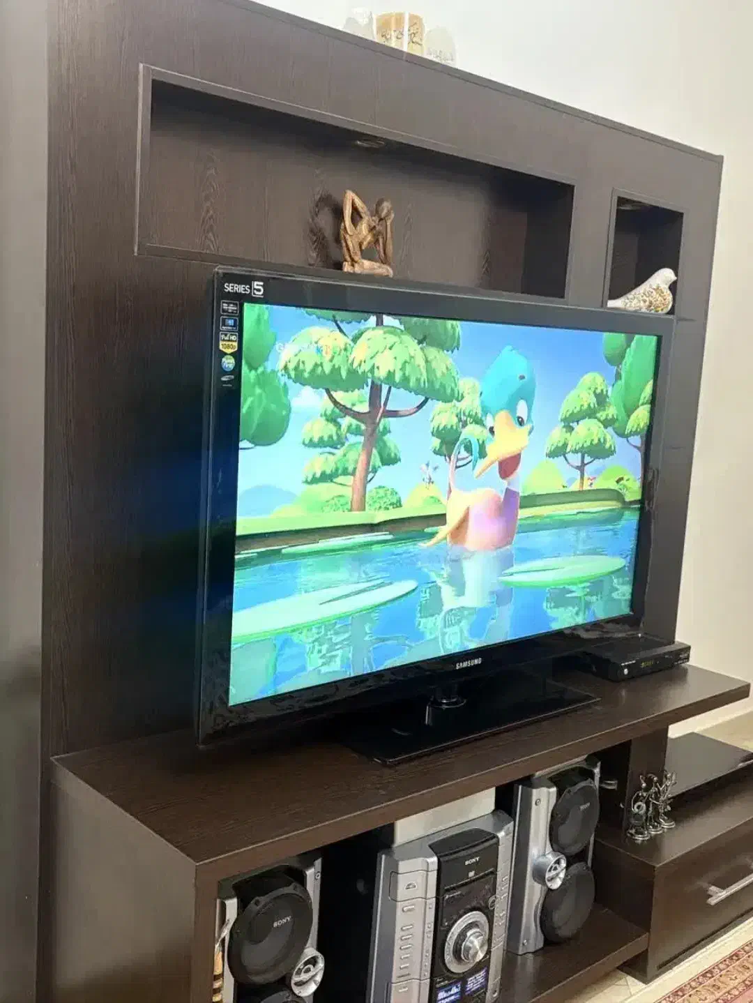 میز تلویزیون رایگان|میز تلویزیون|اندیشه, اندیشه فاز ۱|دیوار