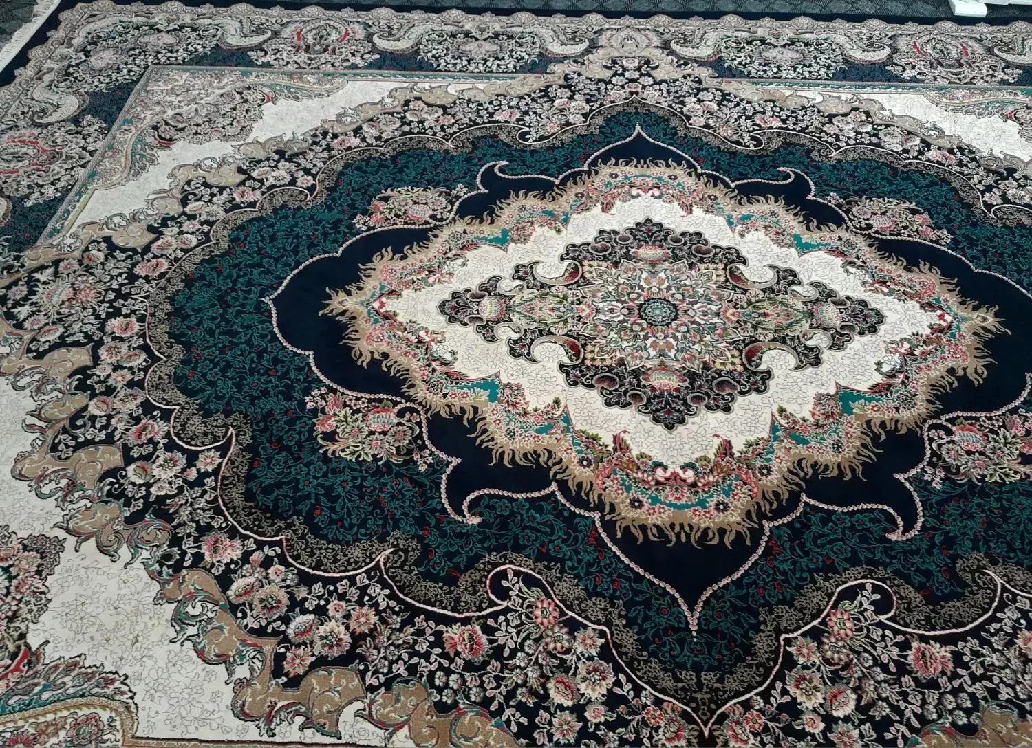 یک تخته فرش ۱۲ متری ۷۰۰ شانه|فرش|اسدآباد, |دیوار