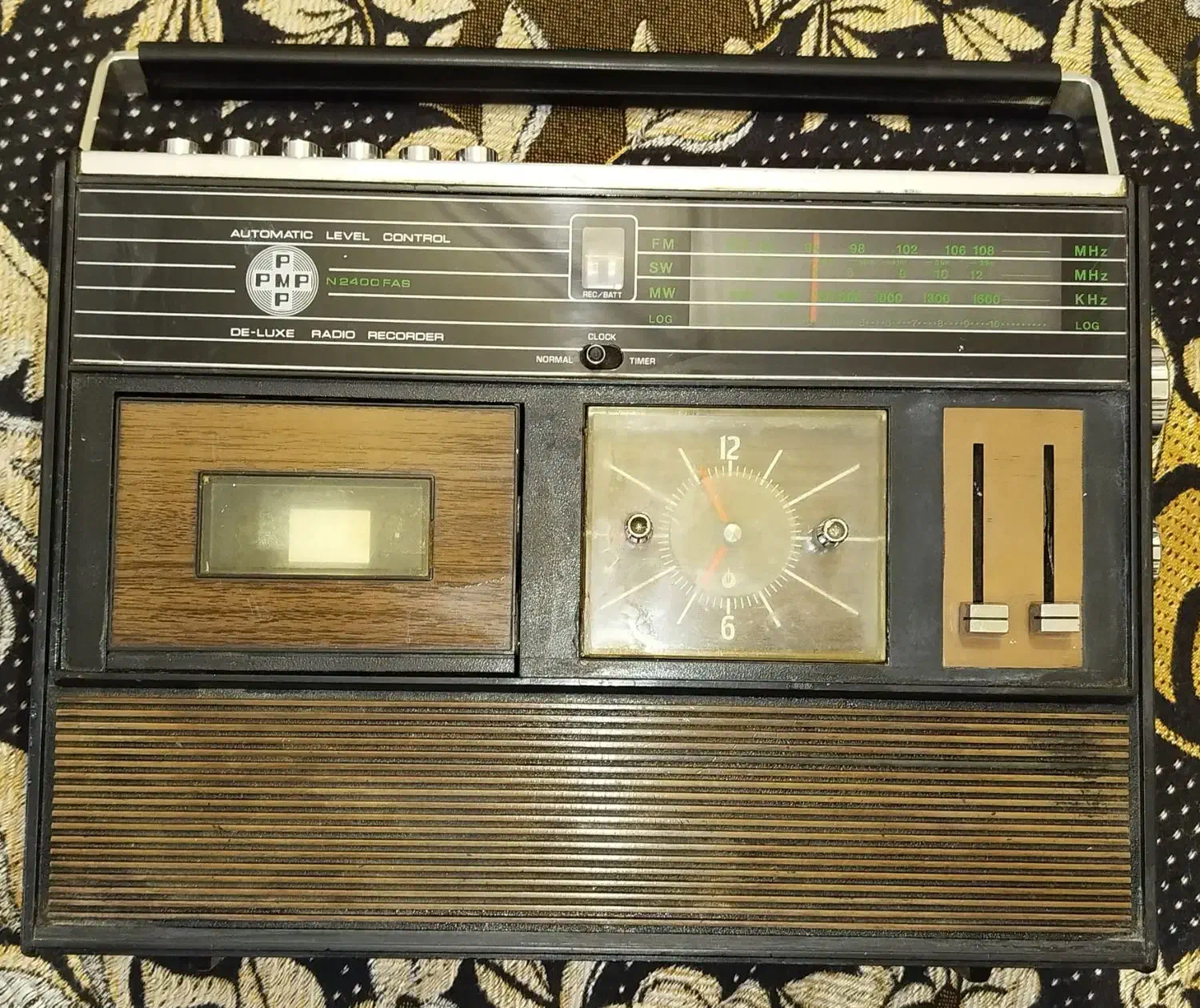 رادیو قدیمی آنتیک|کلکسیون اشیاء عتیقه|سلماس, |دیوار