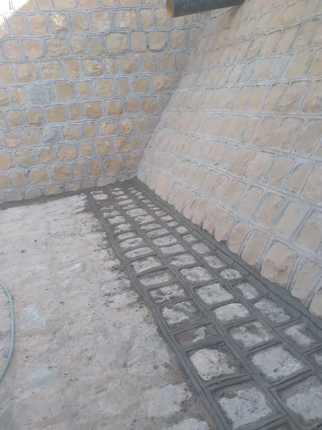 اجرای سنگ مالون وسنگ لاشه وسنگ فرش|خدمات پیشه و مهارت|شیراز, تندگویان|دیوار