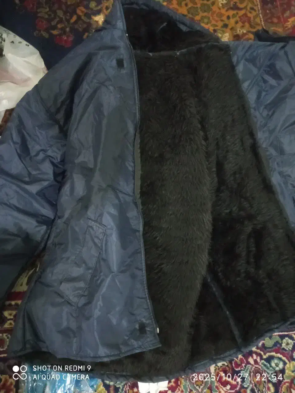 باسلام مقداری لباس  کفش کار دستکش و بادگیر|لباس|اشترینان, |دیوار