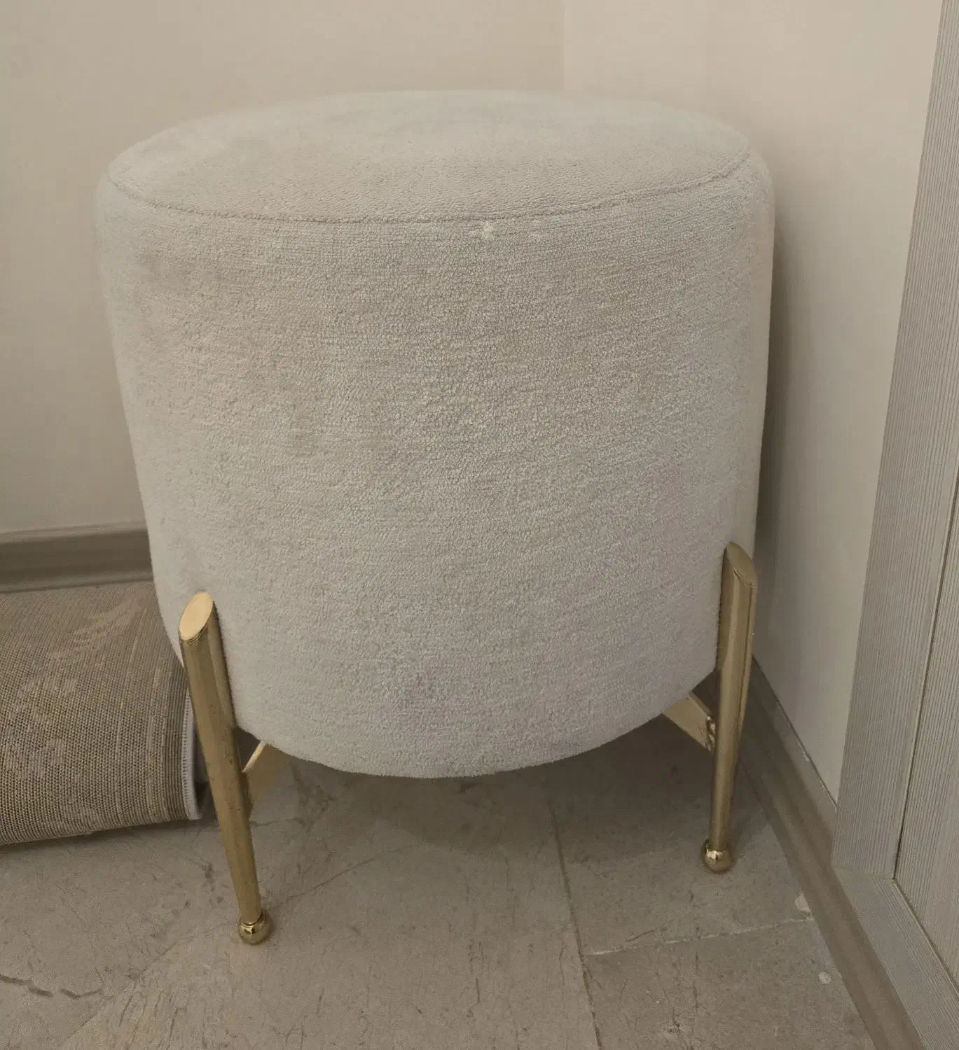 پاف|صندلی و نیمکت|تهران, هروی|دیوار