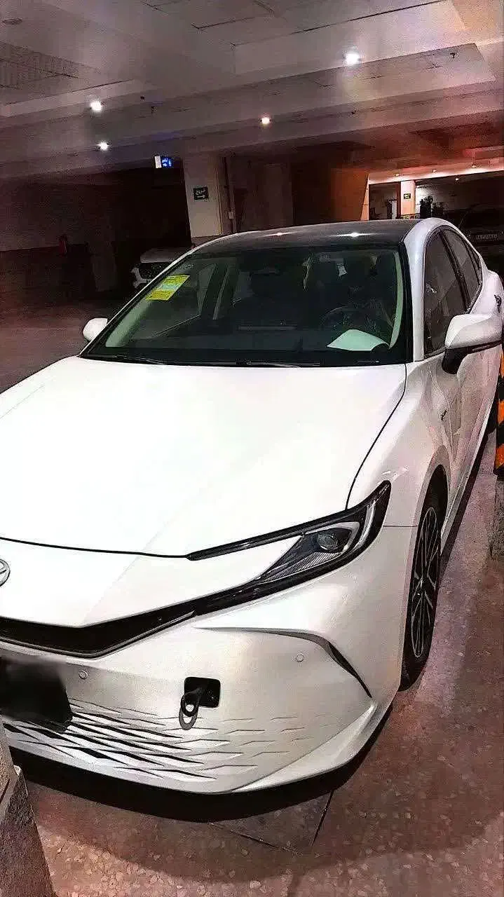تویوتا کمری سفید هیبرید 2.5لیتر مدل 2025|خودرو سواری و وانت|تهران, گلستان (شهرک راه آهن)|دیوار