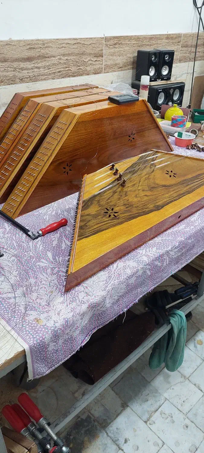 کارگاه سنتور سازی امین کاسب|سازهای سنتی|گرگان, |دیوار