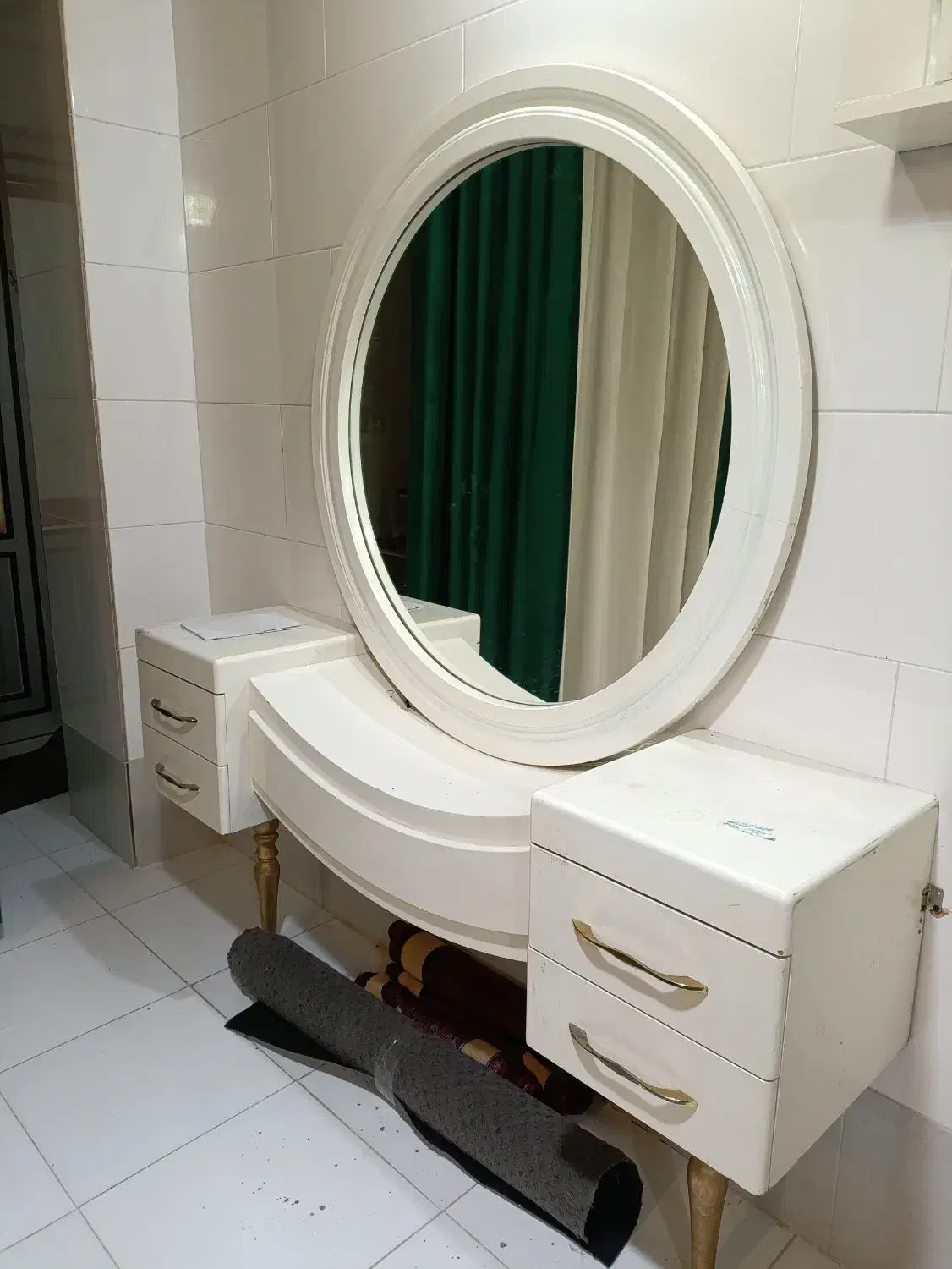 لوازم وتجهیزات آرایشگری|آرایشگاه و سالن‌های زیبایی|گنبد کاووس, |دیوار