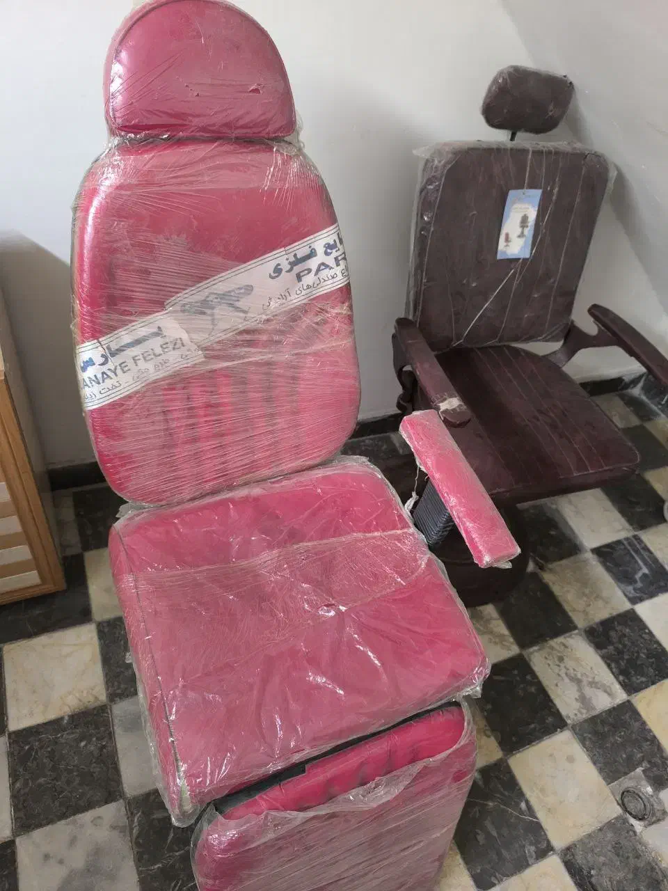 صندلی و سشوار آرایشی|آرایشگاه و سالنهای زیبایی|مراغه, |دیوار