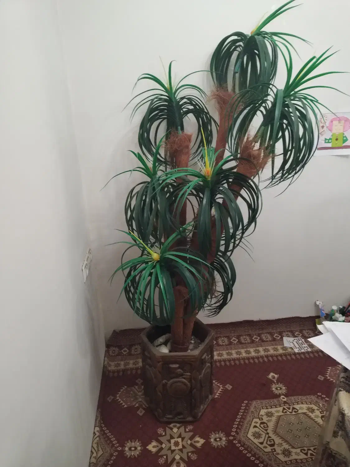 درخت آناناسی با گلدان بزرگ سفالی|گل مصنوعی|شیراز, بعثت|دیوار