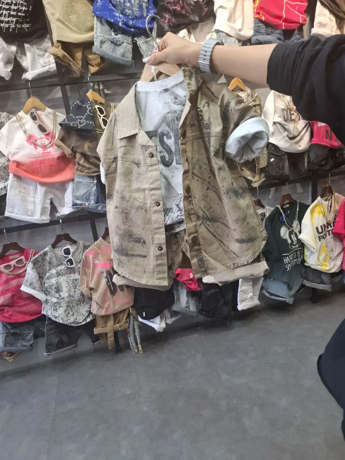 فروشنده لباس بچگانه|استخدام بازاریابی و فروش|تهران, صد دستگاه|دیوار