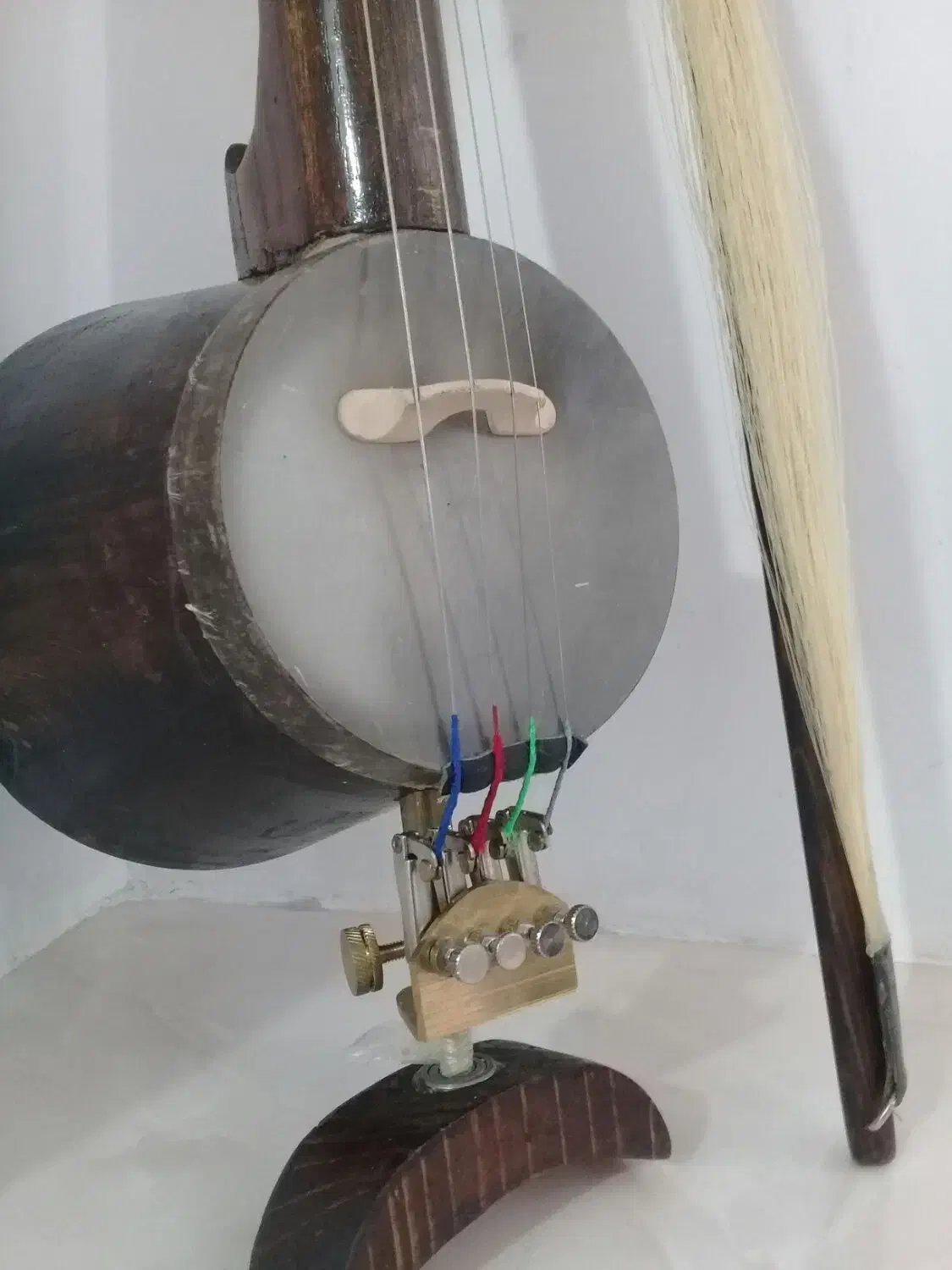 کمانچه|سازهای سنتی|ایلام, |دیوار