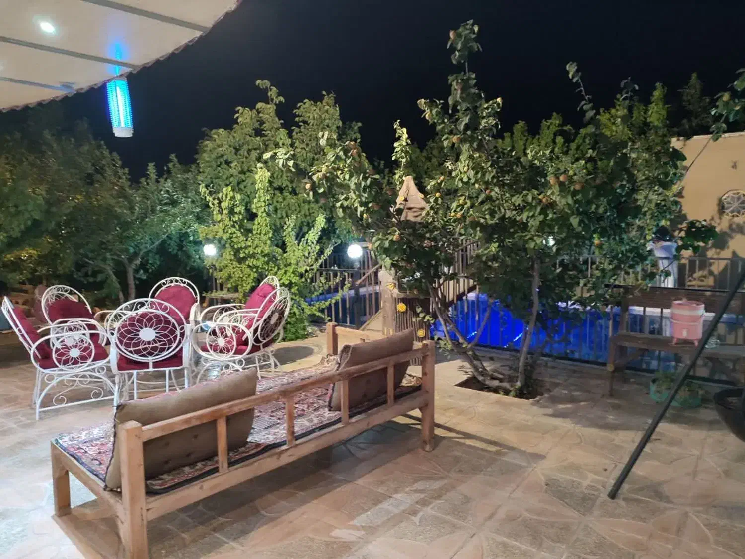 اجاره ویلا در محیطی آرام با استخر آب گرم سر پوشیده|اجارهٔ کوتاه‌مدت ویلا و باغ|مبارکه, |دیوار