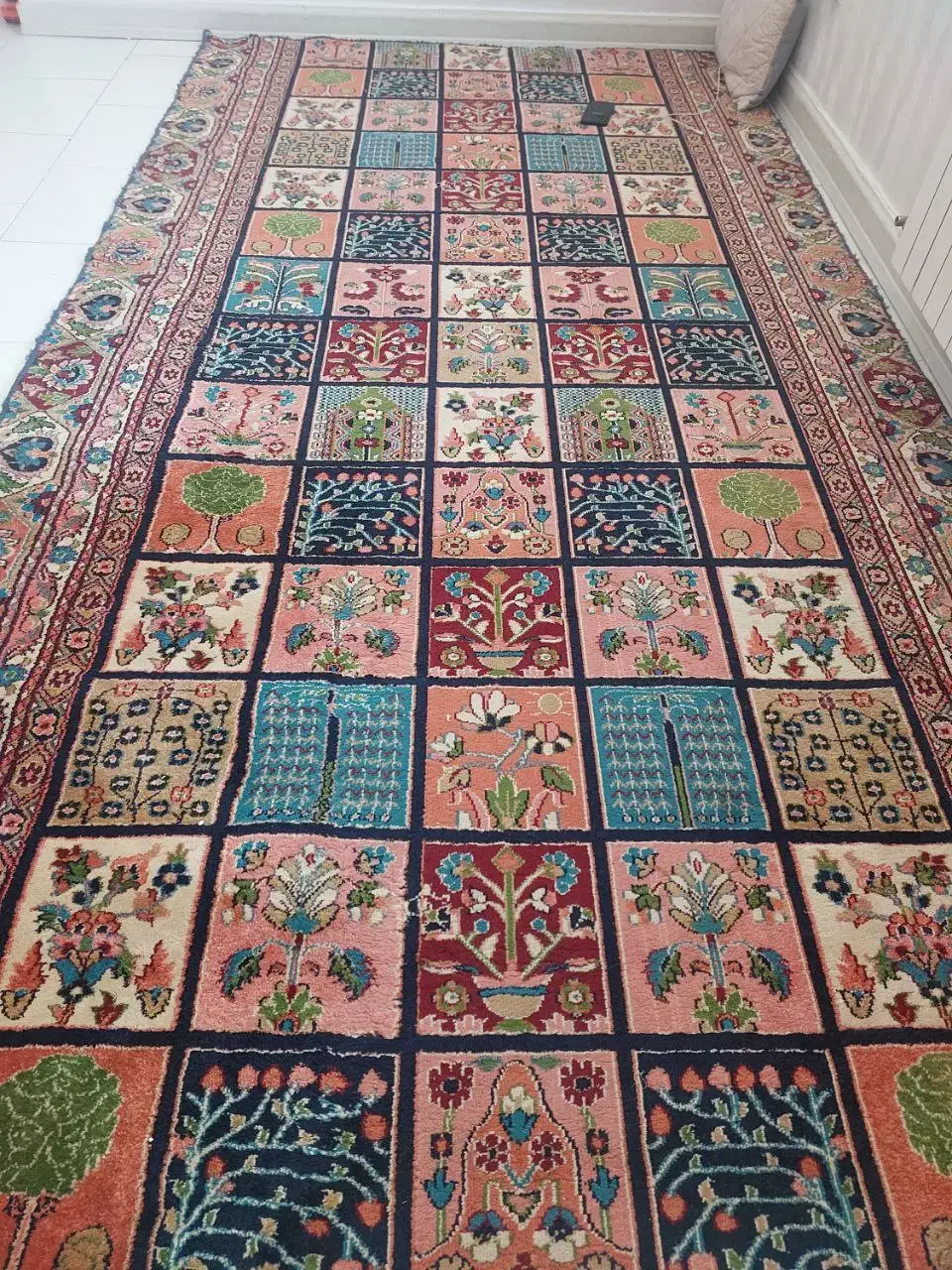 فرش ۷۰۰ شانه خشتی|فرش|فردیس, نگارستان|دیوار