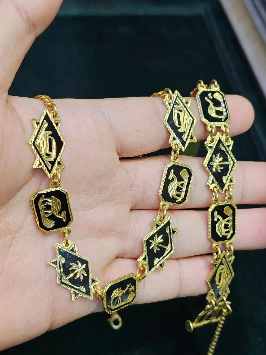 فروش دستبند و گردنبند طلا میناکاری مشکی کم اجرت|جواهرات|اهواز, ۳۰ متری|دیوار