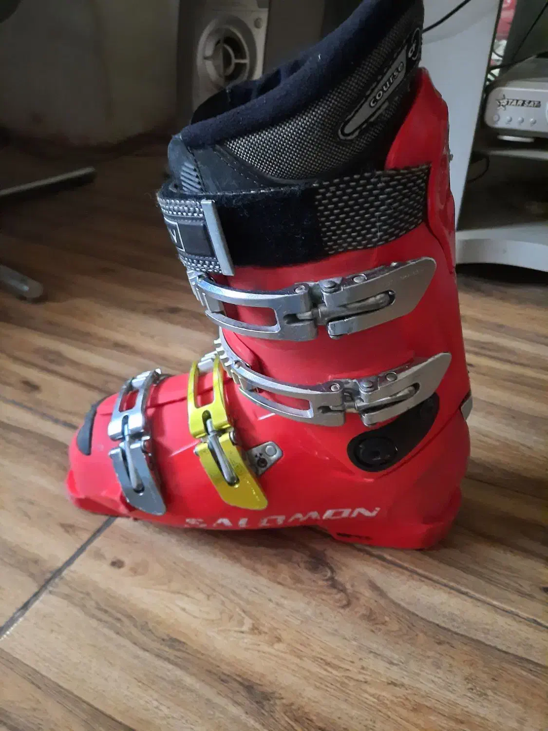 فروش یک لنگه کفش اسکی سالامون و فیکس اسکی|ورزشهای زمستانی|تهران, زعفرانیه|دیوار
