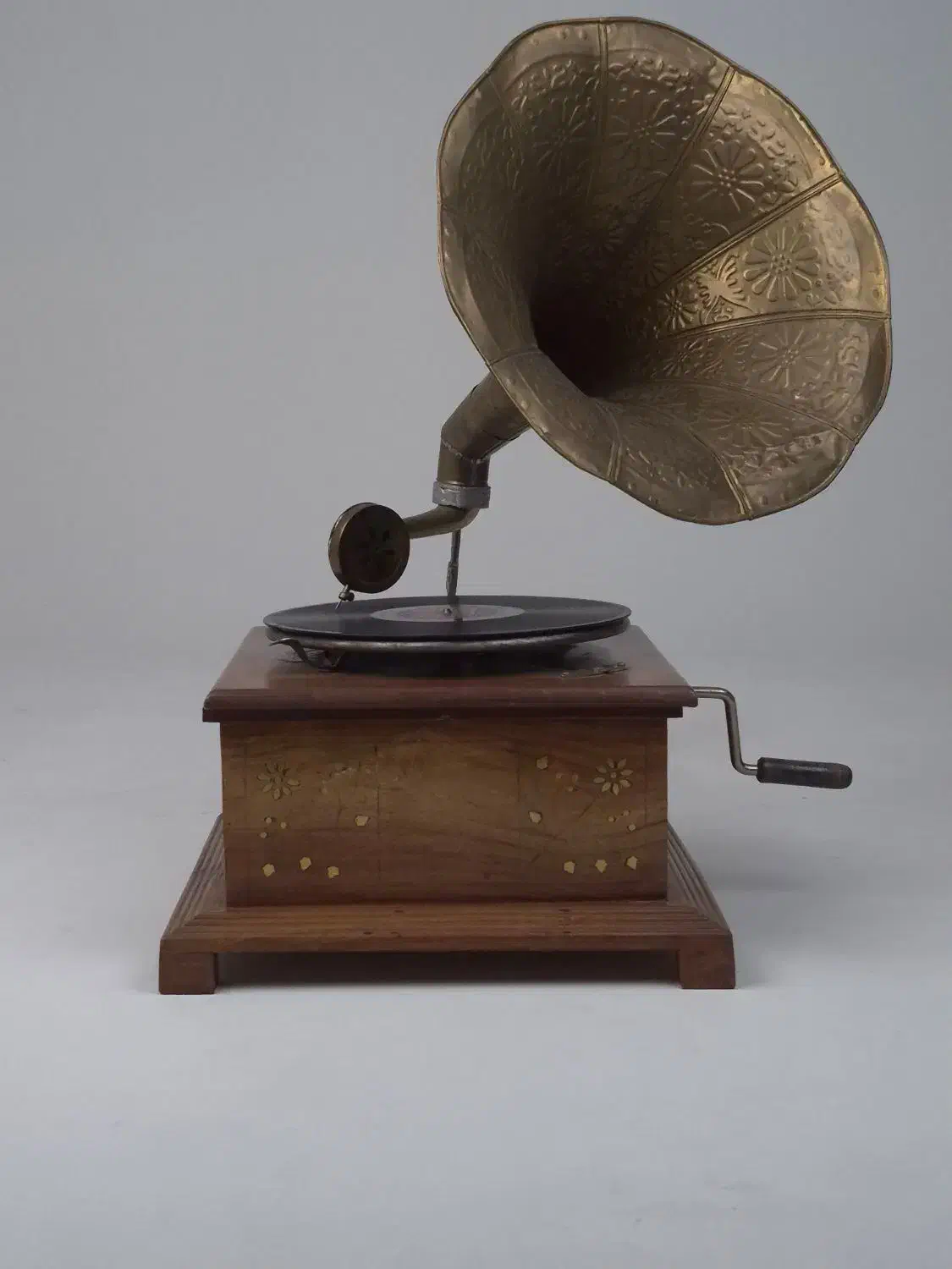 گرامافون سالم با قدمت بالا|کلکسیون اشیاء عتیقه|تهران, اکباتان|دیوار