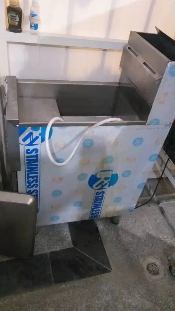 یخچال تاپینگ بستنی ۱۶ لگنه سرخ کن و گرم کن سوخاری|کافی‌شاپ و رستوران|دورود, |دیوار