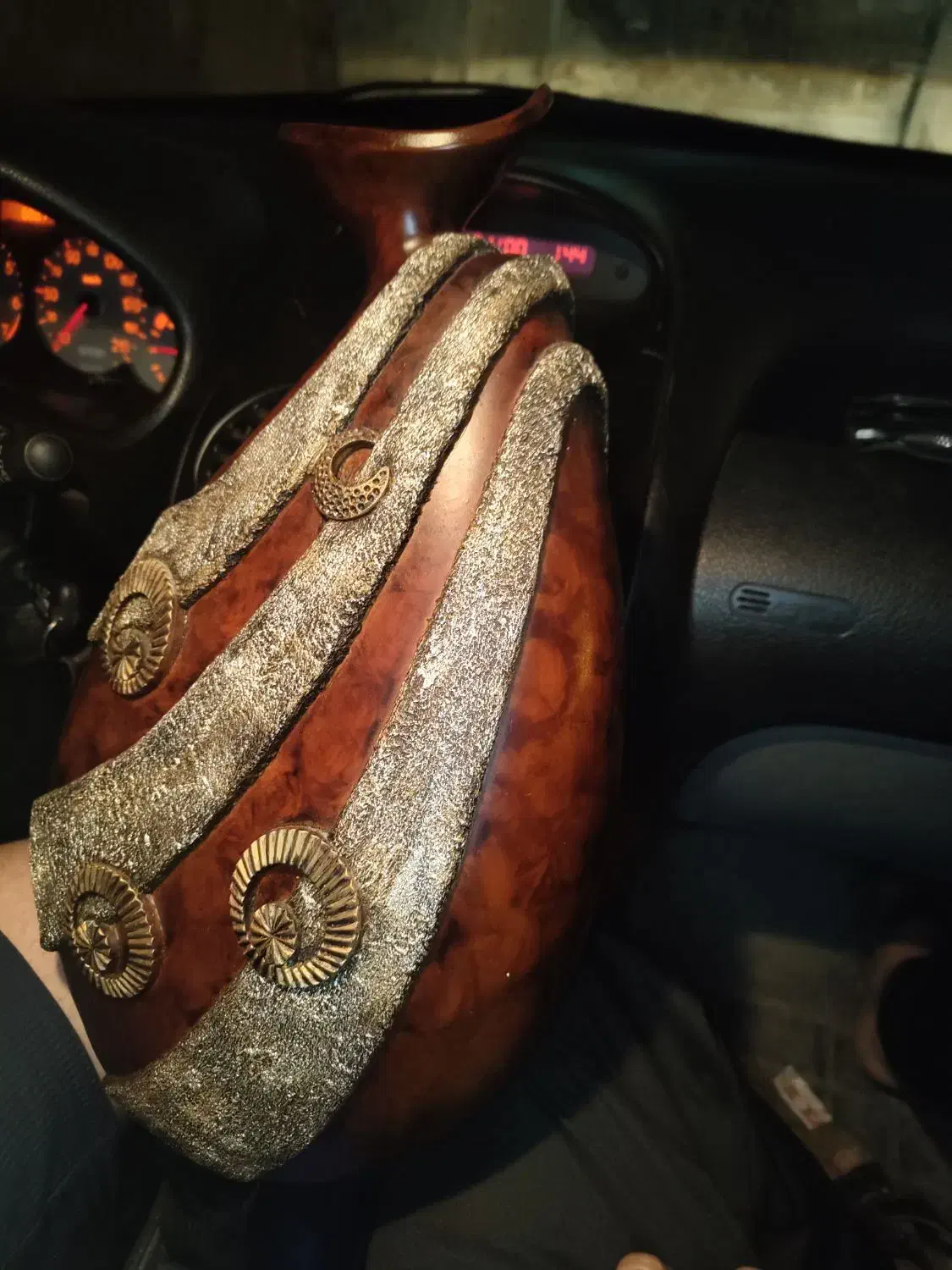 گلدان|کلکسیون اشیاء عتیقه|تهران, فلسطین (میدان انقلاب)|دیوار