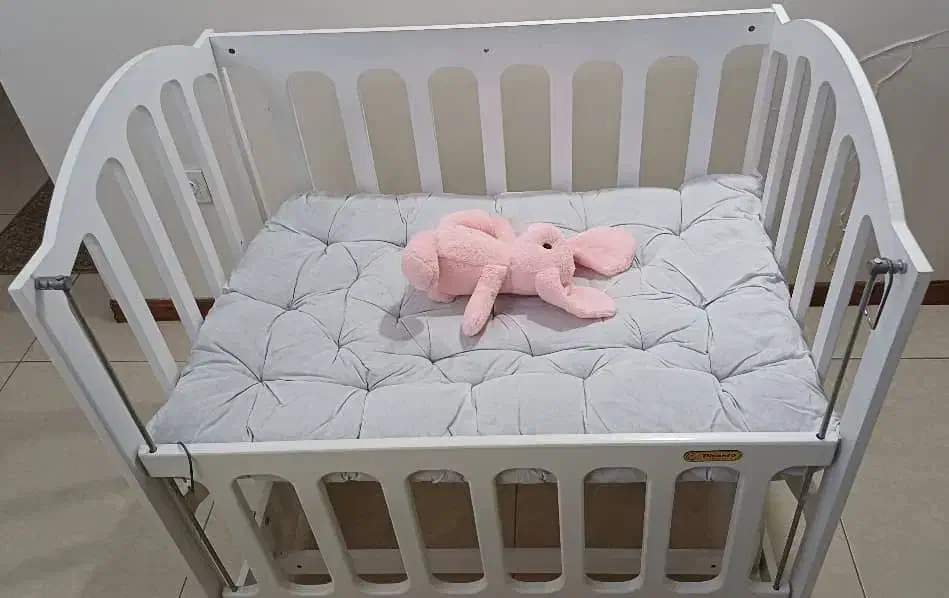 تخت کنار مادر سفید رنگ بدون تشک|تخت و صندلی بچه|تهران, کوی بیمه|دیوار