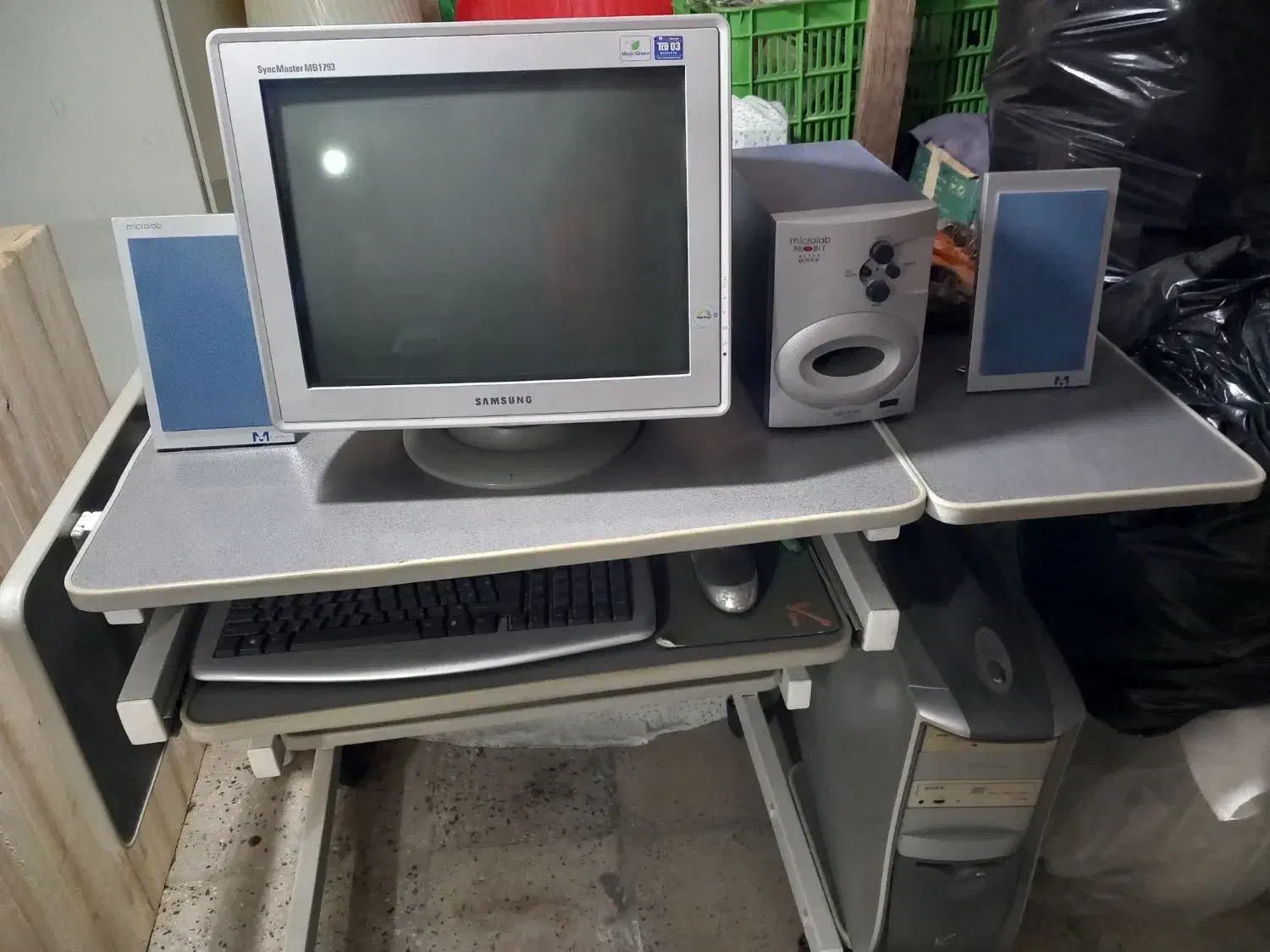 کامپوتر سالم با میز|رایانه رومیزی|ملایر, |دیوار