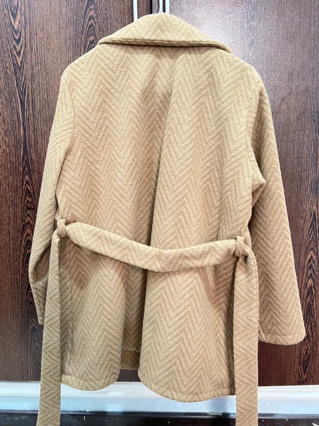 پالتو و مانتو|لباس|بابل, |دیوار