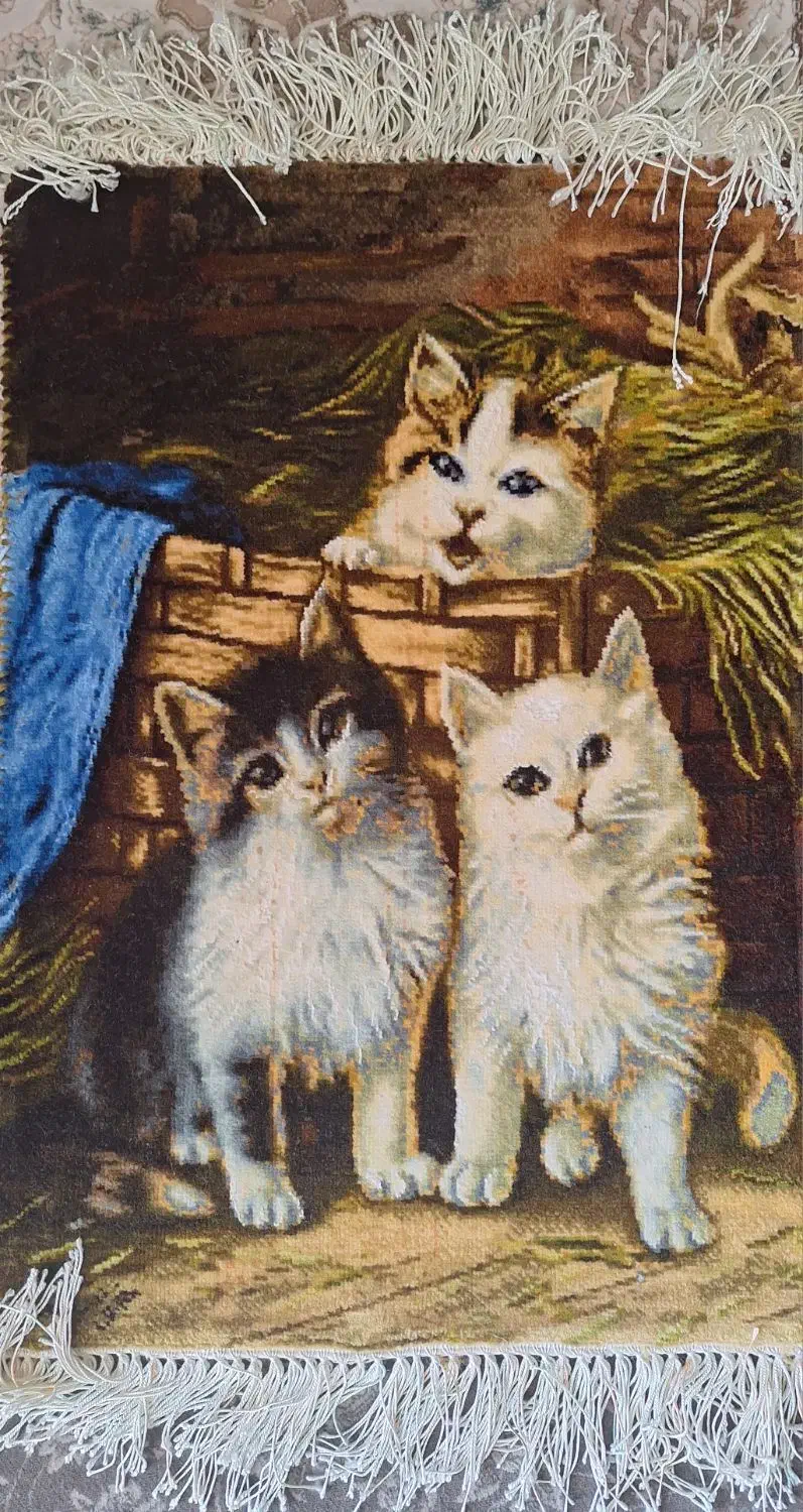 فرش دستباف سه گربه بازیگوش برجسته شده|تابلو فرش|اصفهان, سپاهان‌شهر|دیوار