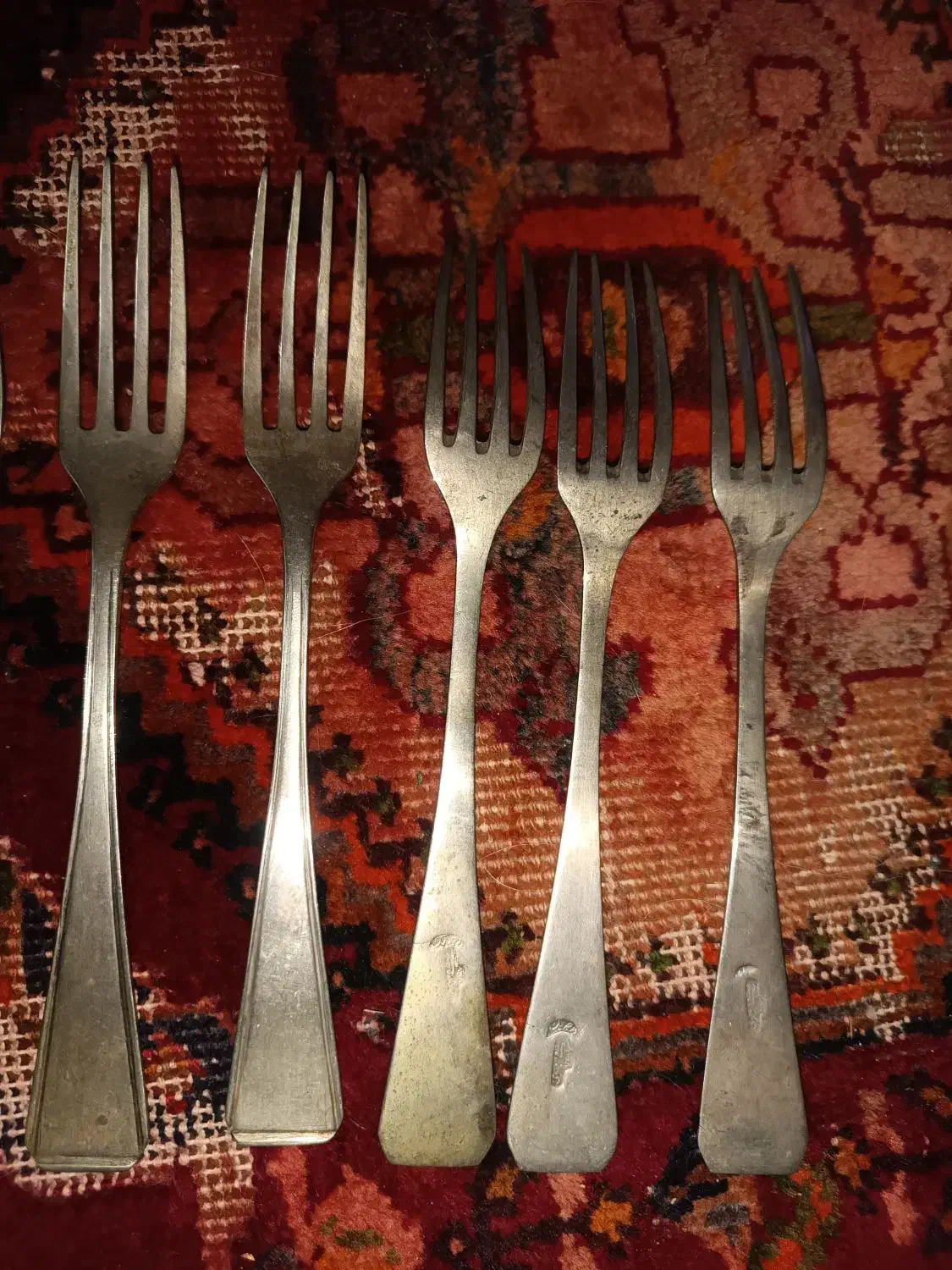 تعدادی قاشق چنگال ورشو قاجاری|ظروف سرو و پذیرایی|شیراز, شاهچراغ|دیوار