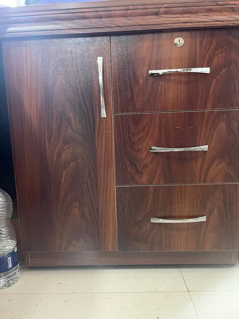 میز و صندلی اداری شیک|مبلمان اداری|چالوس, |دیوار