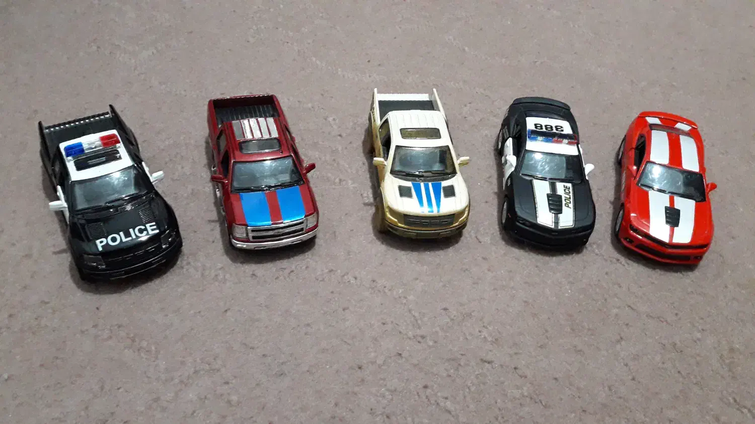 ماشین کینسمارت|اسباب‌‌بازی|رباط‌کریم, رباط‌کریم|دیوار