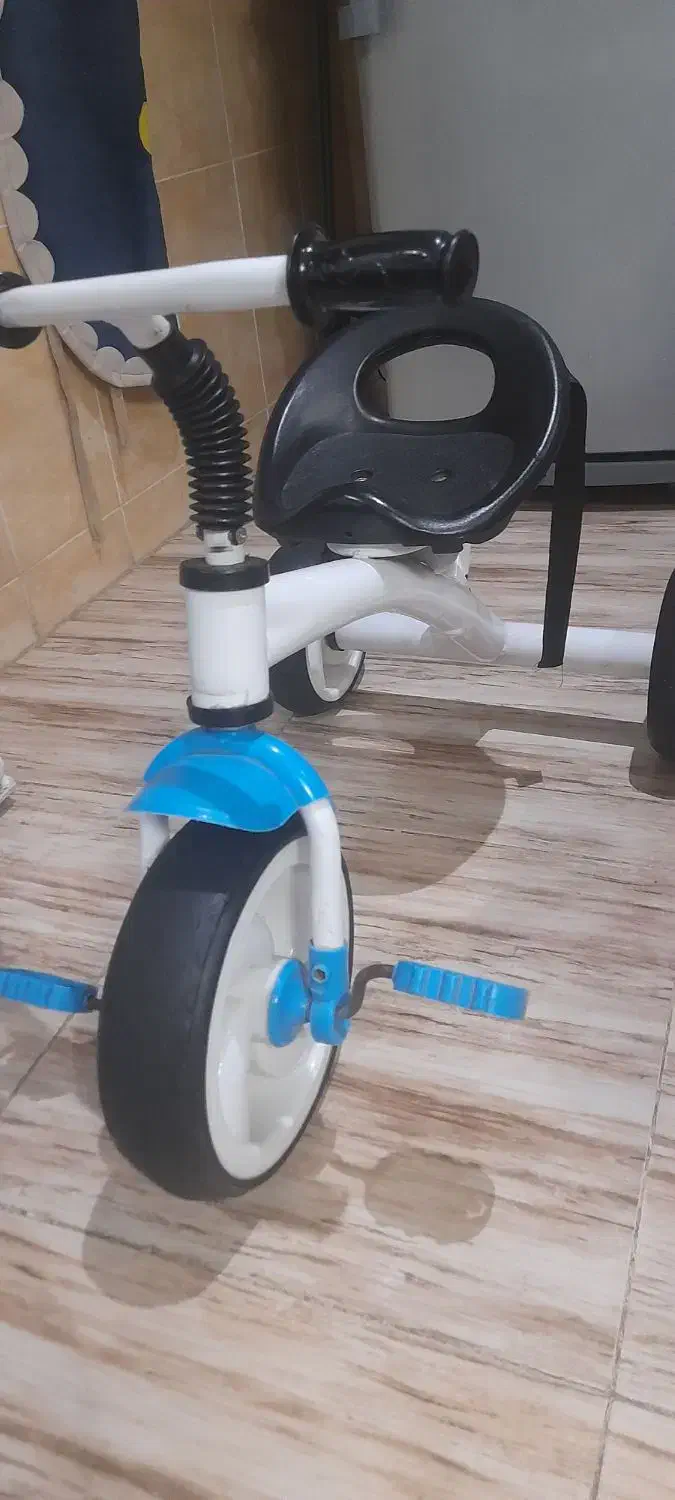 سه چرخه|دوچرخه، اسکیت، اسکوتر|صومعه‌سرا, |دیوار