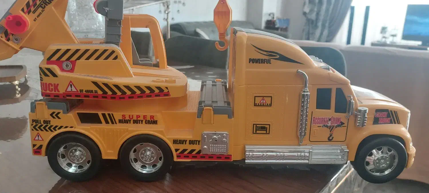 جرثقیل|اسباببازی بچه|بجنورد, |دیوار